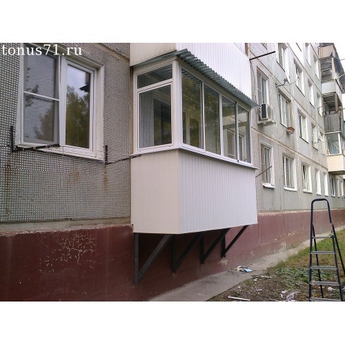 Балкон на первом этаже (подвесной)